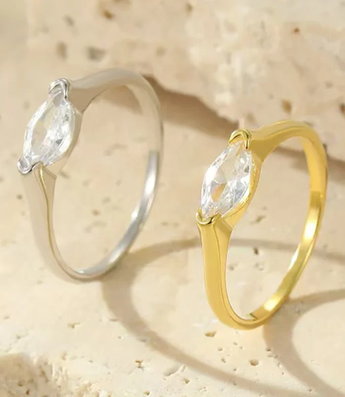 Marquise-Shaped-Solitaire-Cute-Ladies-Engagement-Ring-03